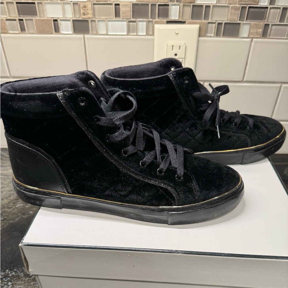 Womens Guess hightop sneakers